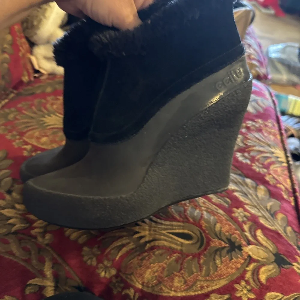 CCILU Women's Wedge Heels US 10 All Weather Fur Accent Zip Black NEW Shoes